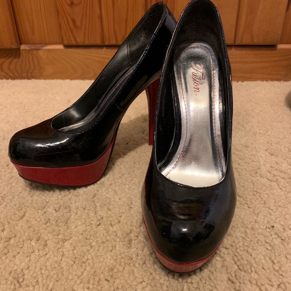 Fusion black and red pumps